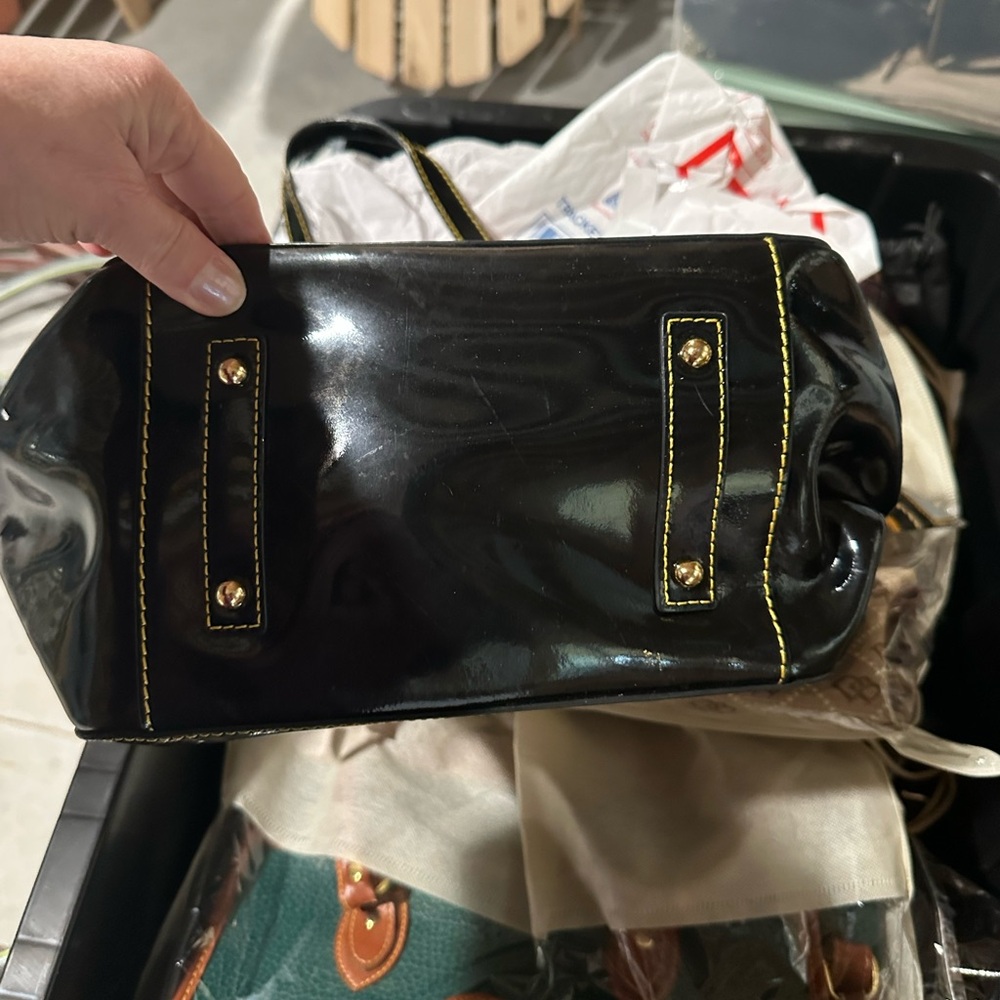 Dooney & Bourke Black patent leather Shoulder Bag in excellent condition. - Picture 6 of 6